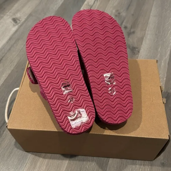 MOU Flat Sandals