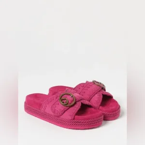 MOU Flat Sandals