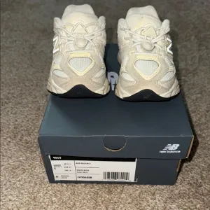 New Balance 9060 Cream Sneakers Chunky Design Mixed Material