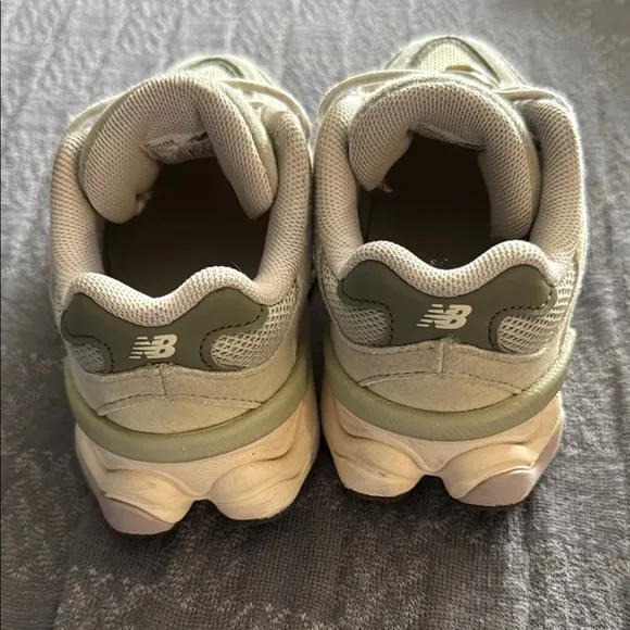 New Balance Cream Chunky Sneakers Modern Design