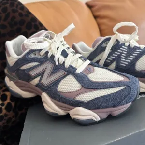 New balance unisex 9060 Blue and Gray Chunky Sneakers W9 M7.5