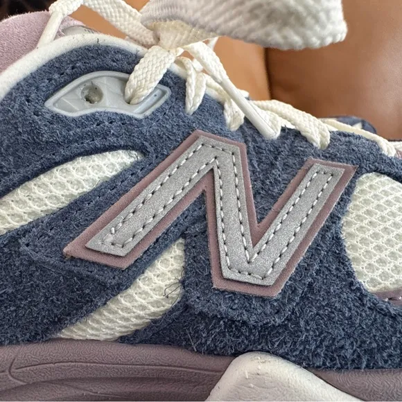 New balance unisex 9060 Blue and Gray Chunky Sneakers W9 M7.5