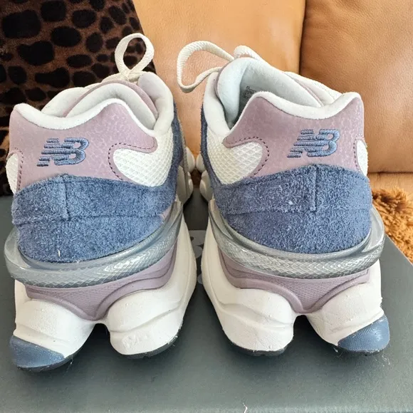 New balance unisex 9060 Blue and Gray Chunky Sneakers W9 M7.5