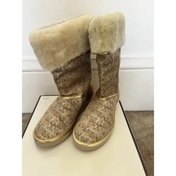 New In Box Coach Nikole Gold Metallic Roll Down 9M Shearling Logo Lined Boots