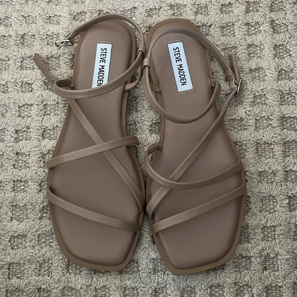New in box Steven Madden Strappy Tan Sandals 8.5