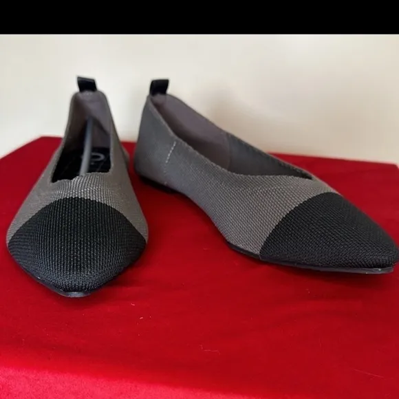 NEW Journee Collection Womens Veata Ballet Flats Gray / Black 8.5