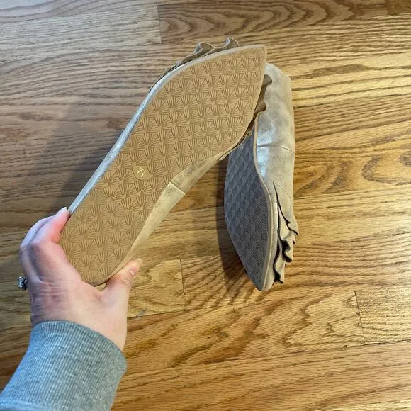 New Seychelles Anthropologie pointed toe flats gold metallic size 7.5