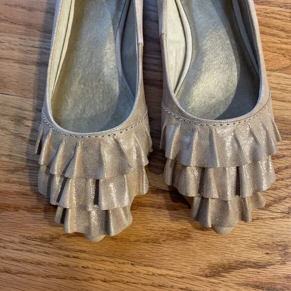 New Seychelles Anthropologie pointed toe flats gold metallic size 7.5