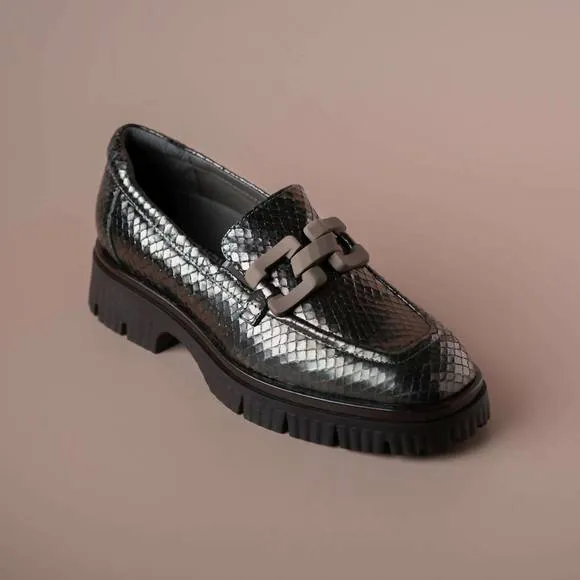 NEW SOFTWAVES women's leather loafer in pewter metallic