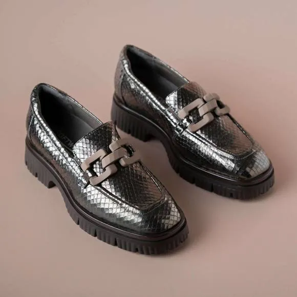NEW SOFTWAVES women's leather loafer in pewter metallic