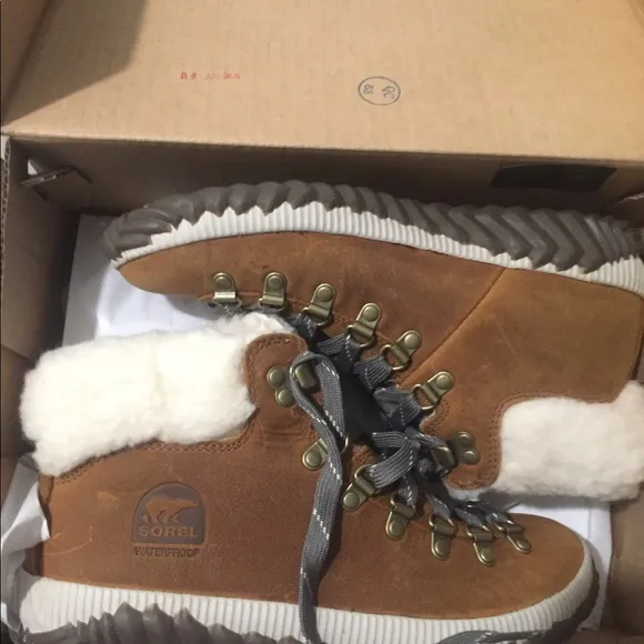 New Sorel Out N About III Conquest Sherpa Winter boot 7.5