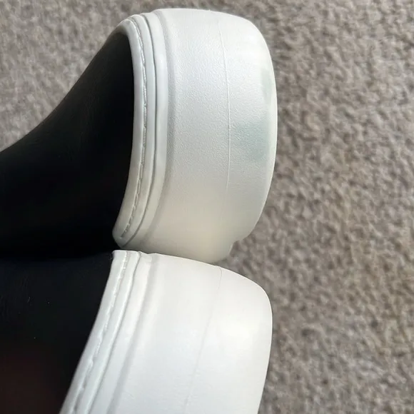 NEW UGG Marin Mega Black / white Leather Slip-On Sneakers women’s size 11