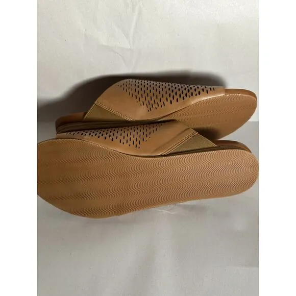 NIB SoftWalk Women’s Corsica II Brown Sandals Slip On Flat 10.5 Narrow Spring