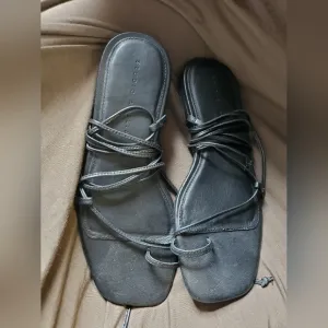 NIB sz 35 $250 Studio Amelia flat sandals
