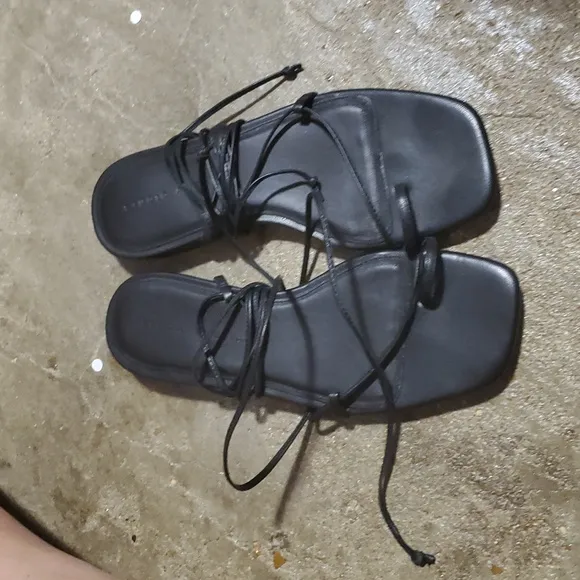 NIB sz 35 $250 Studio Amelia flat sandals