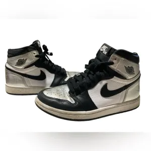 Nike Air Jordan RETRO 1 High-Top Sneakers