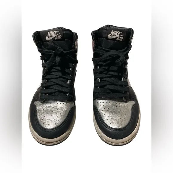 Nike Air Jordan RETRO 1 High-Top Sneakers