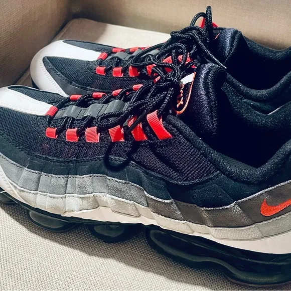 Nike Air Vapor Max '95 Comet Hot Red