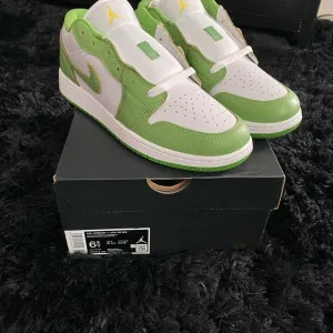 Nike Green and White Sneakers High-Top
