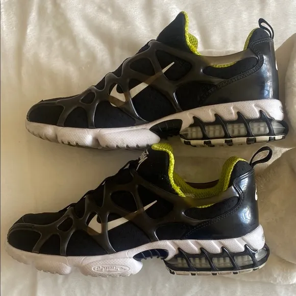 NIKE Stussy Air Zoom Black and White Sneakers with Chunky Sole. Size 9