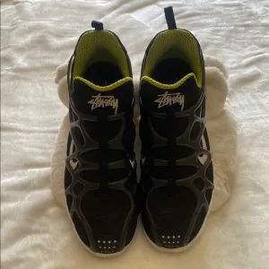 NIKE Stussy Air Zoom Black and White Sneakers with Chunky Sole. Size 9