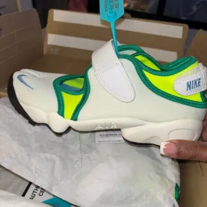 Nike White and Green Sneakers with Velcro Strap
