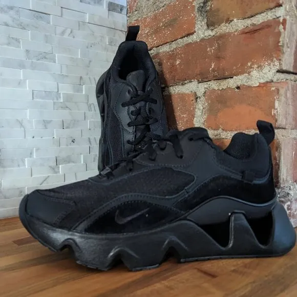 Nike RYZ 365 2 Triple Black Sneakers W 7.5 New Without Box