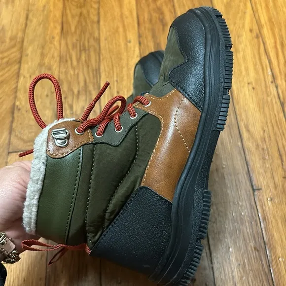 Nordstrom snow boots size 4