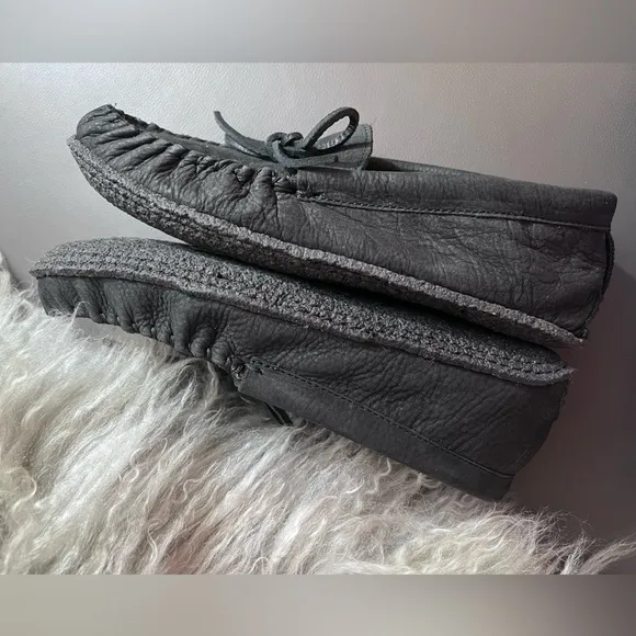 NWOB $89 MANITOBAH Classic Moccasin