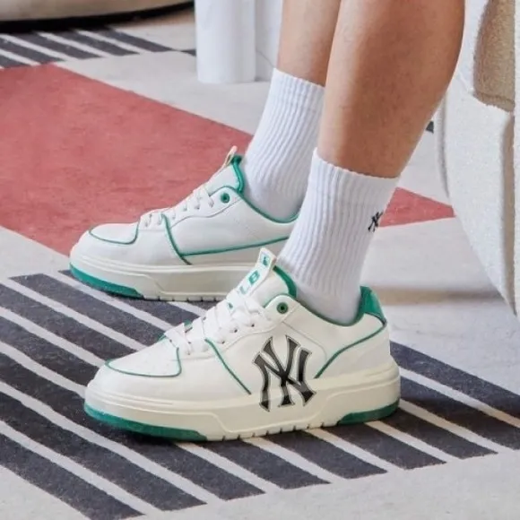 NWOT MLB New York Yankees Chunky Skateboard Sneaker in Green/White