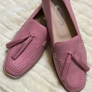 NWOT TOD’S tassel loafers