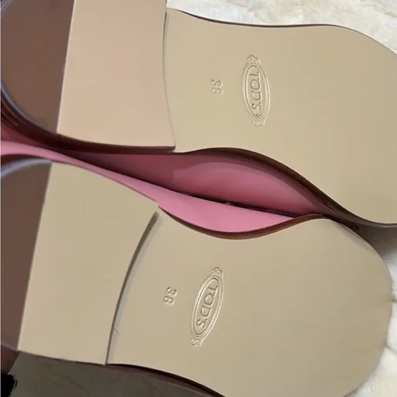 NWOT TOD’S tassel loafers
