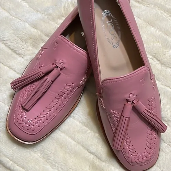 NWOT TOD’S tassel loafers
