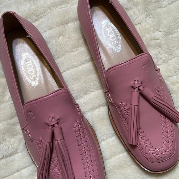 NWOT TOD’S tassel loafers