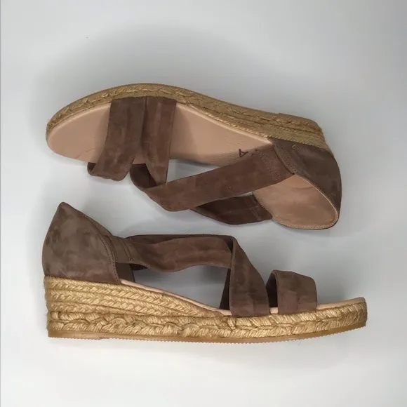 NWOT Viscata Capellans Criss Cross Suede Espadrille Wedge Sandal in Mocha.