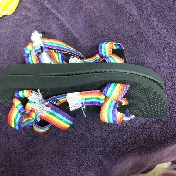 NWT Arizona Love Trekky Woven Rainbow Stripe Sandals Size 40 10