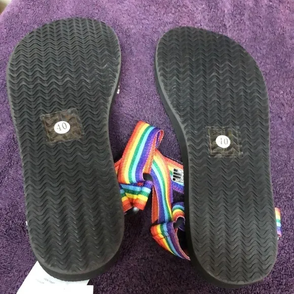 NWT Arizona Love Trekky Woven Rainbow Stripe Sandals Size 40 10