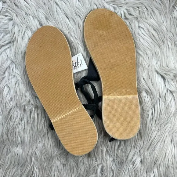 NWT Sseko Women's Black Leather T-Strap Flat Sandals