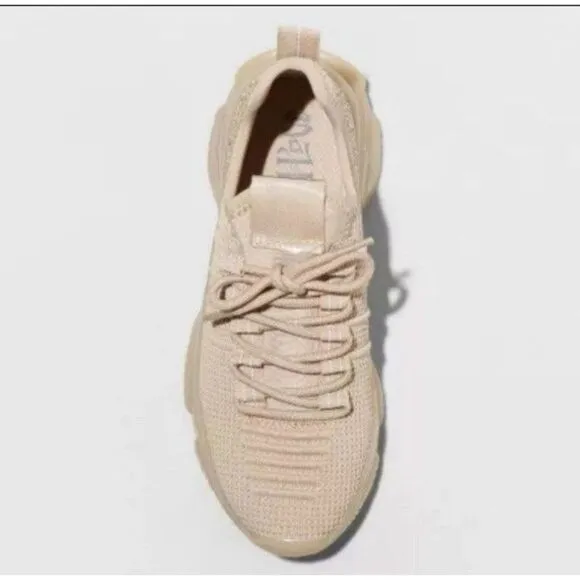 Nwt super cute trendy ladies sneakers Blush color sz 8.5