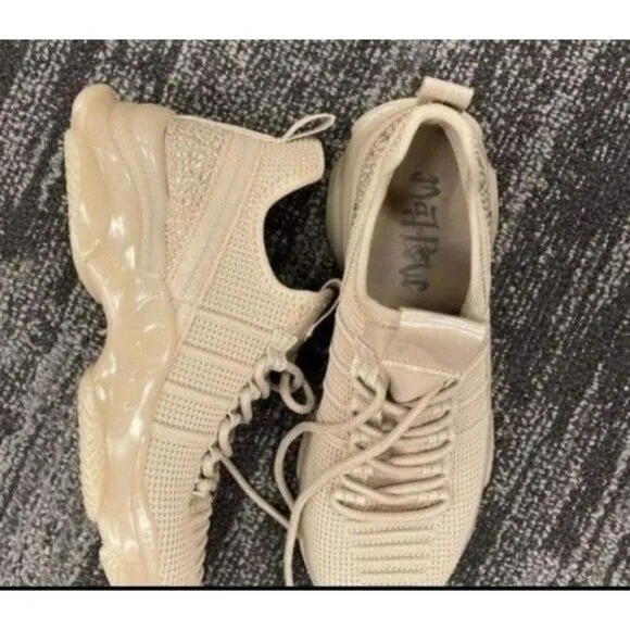 Nwt super cute trendy ladies sneakers Blush color sz 8.5