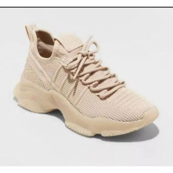 Nwt super cute trendy ladies sneakers Blush color sz 8.5