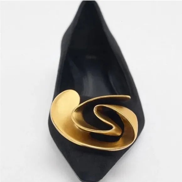 NWT. Zara Black/Gold Suede Metal Flower Loafers/Ballet Flats. Size 6,5, 9.