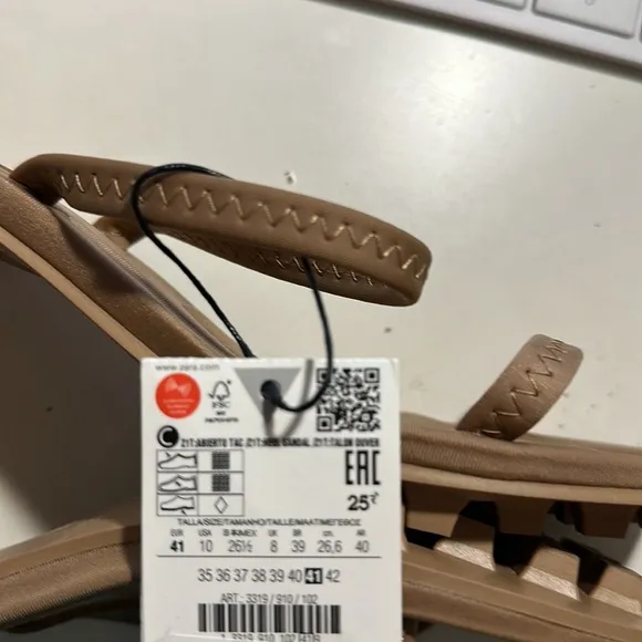 NWT. Zara Tan/Brown Cleated Strappy Mid-height Heel Sandals. Size 10.