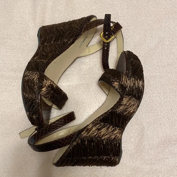 Prada Platform Straw sandals with Payton trim size 41 or 10.5 / 11 like new