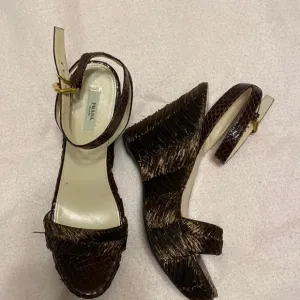 Prada Platform Straw sandals with Payton trim size 41 or 10.5 / 11 like new