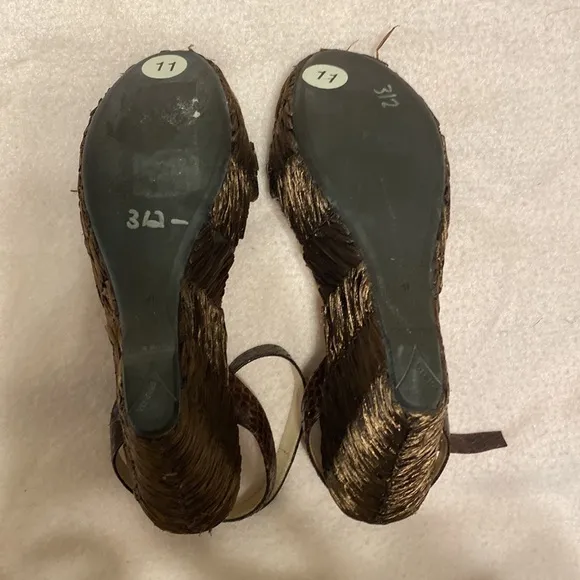 Prada Platform Straw sandals with Payton trim size 41 or 10.5 / 11 like new