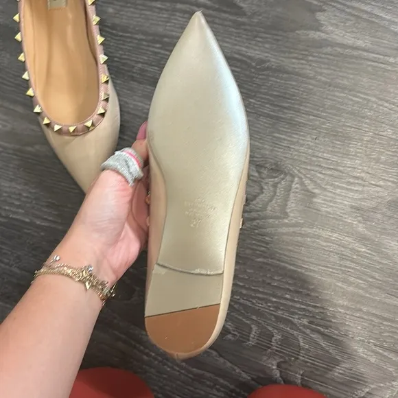 Rock stud, pointed toe flats nude  never worn no box included Patent leather