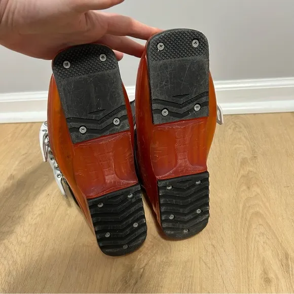 Salomon T3 Women’s Vibrant Orange Ski Snow Boots Women’s Size 8