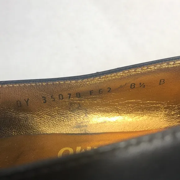 Salvatore Ferragamo Black Leather Ballet Flats