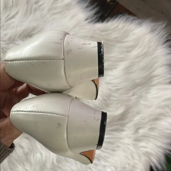 Salvatore Ferragamo White Leather Loafers with Gold Bow